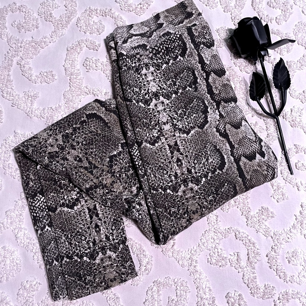 Snakeskin Pattern Thick Leggings small - Picture 6 of 6